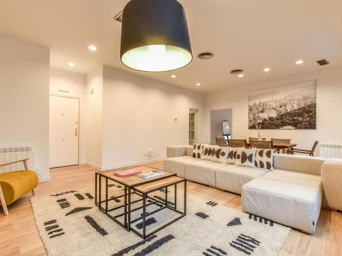 Apartamento En Plaza De Canalejas Apartman Madrid Kültér fotó